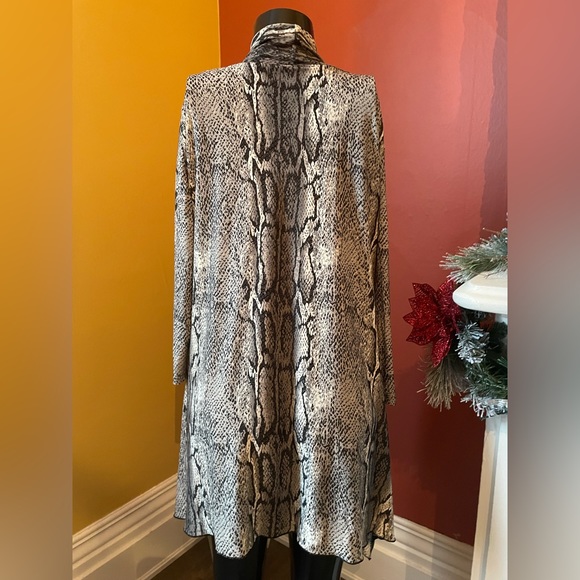 Women’s “ snakeskin”  vintage patterned long sweater ( one size ) - Picture 4 of 4